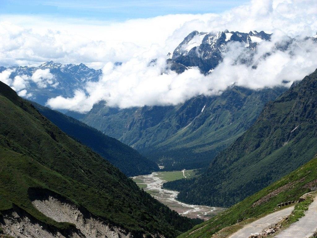 Day 4  : Lachung sightseeing to Gangtok - Transfer With Yumthang Valley Excursion